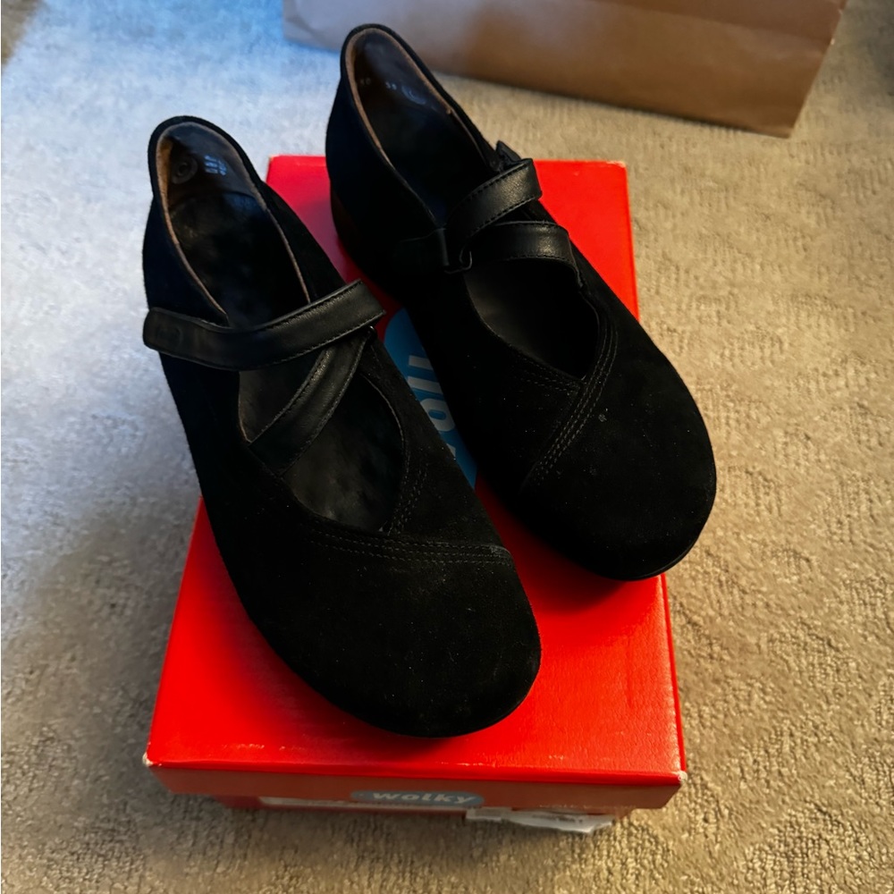 Wolky Passion Black Goat Suede size 39 EUC